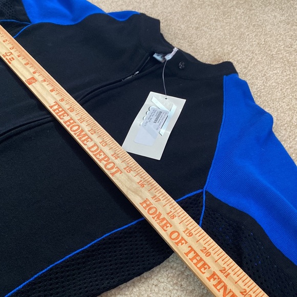 TAIL Sporty ZIP UP sweater - Picture 6 of 11